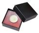 Photophore en quartz rose dans un joli coffret cadeau. Dimensions : 6,5 x 6,5 x 4 cm, pour bougie chauffe-plat standard de 40 mm.