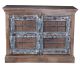 Kast gemaakt in oude Indiase stijl met 2 deuren, Mooi als winkelinterieur. 113x41x98cm.