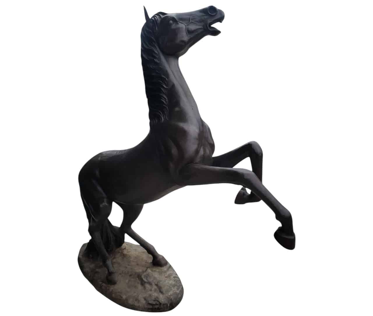 brons_steigerend_paard_op_plateau.jpg