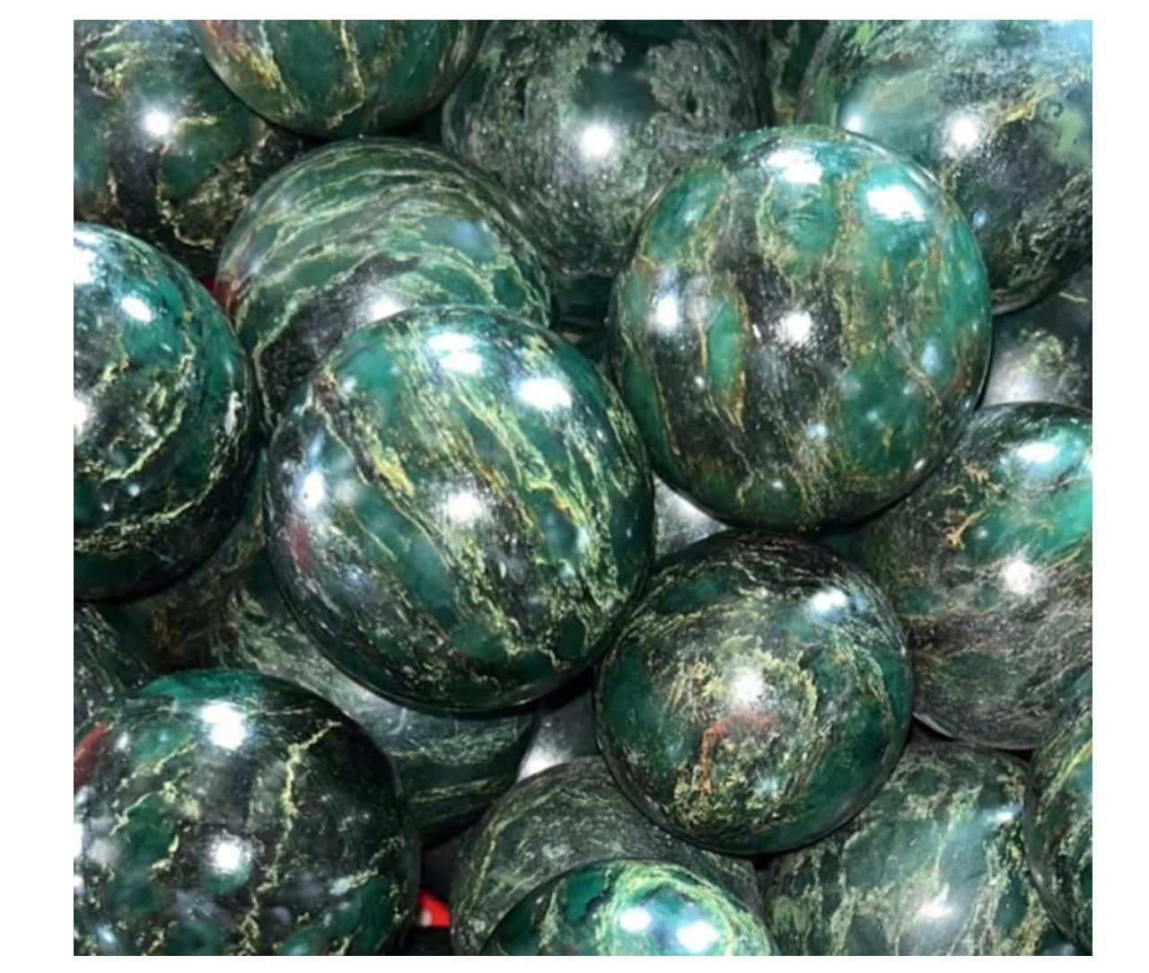 emerald_balls_16-9-2024-photoroom.jpg