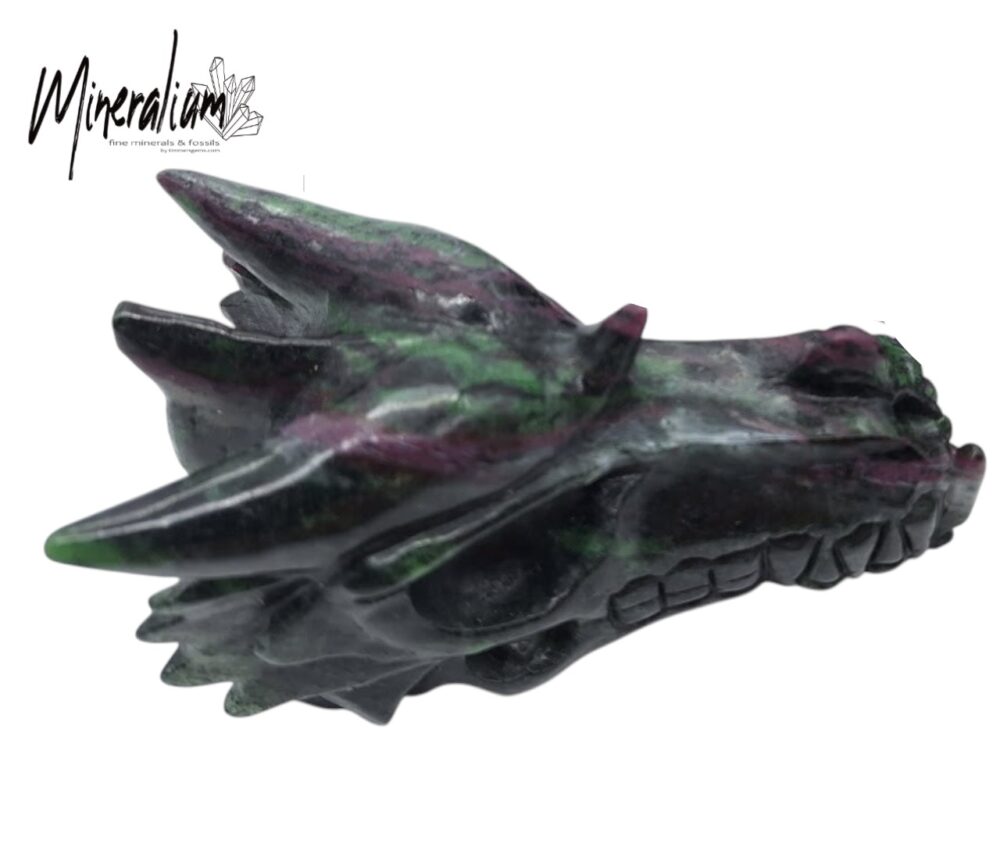 Rubin in Zoisit-Drache – Meistergravur von Yip Shung.