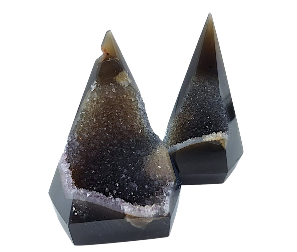 Diamantgeschliffene Achate mit Druzy-Kristallen – 10-Kilo-Box aus Soledade, Brasilien.