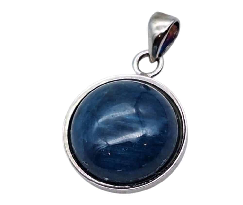 Apatite cut pendant in 925 silver – 25 mm.
